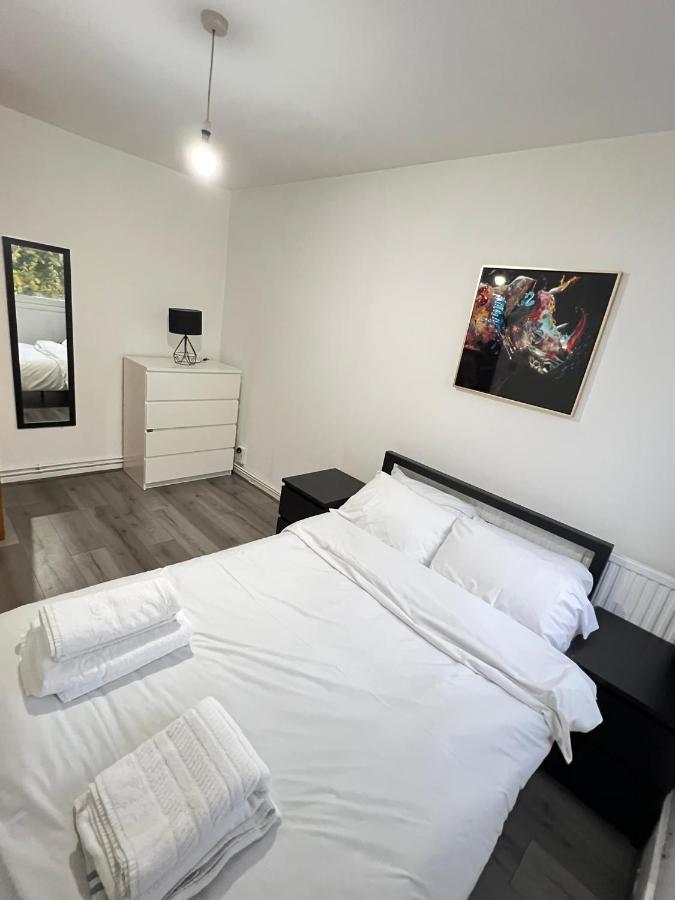 Entire 3 Bedroom Luxury Apartment In London With Private Balcony Londres Exterior foto
