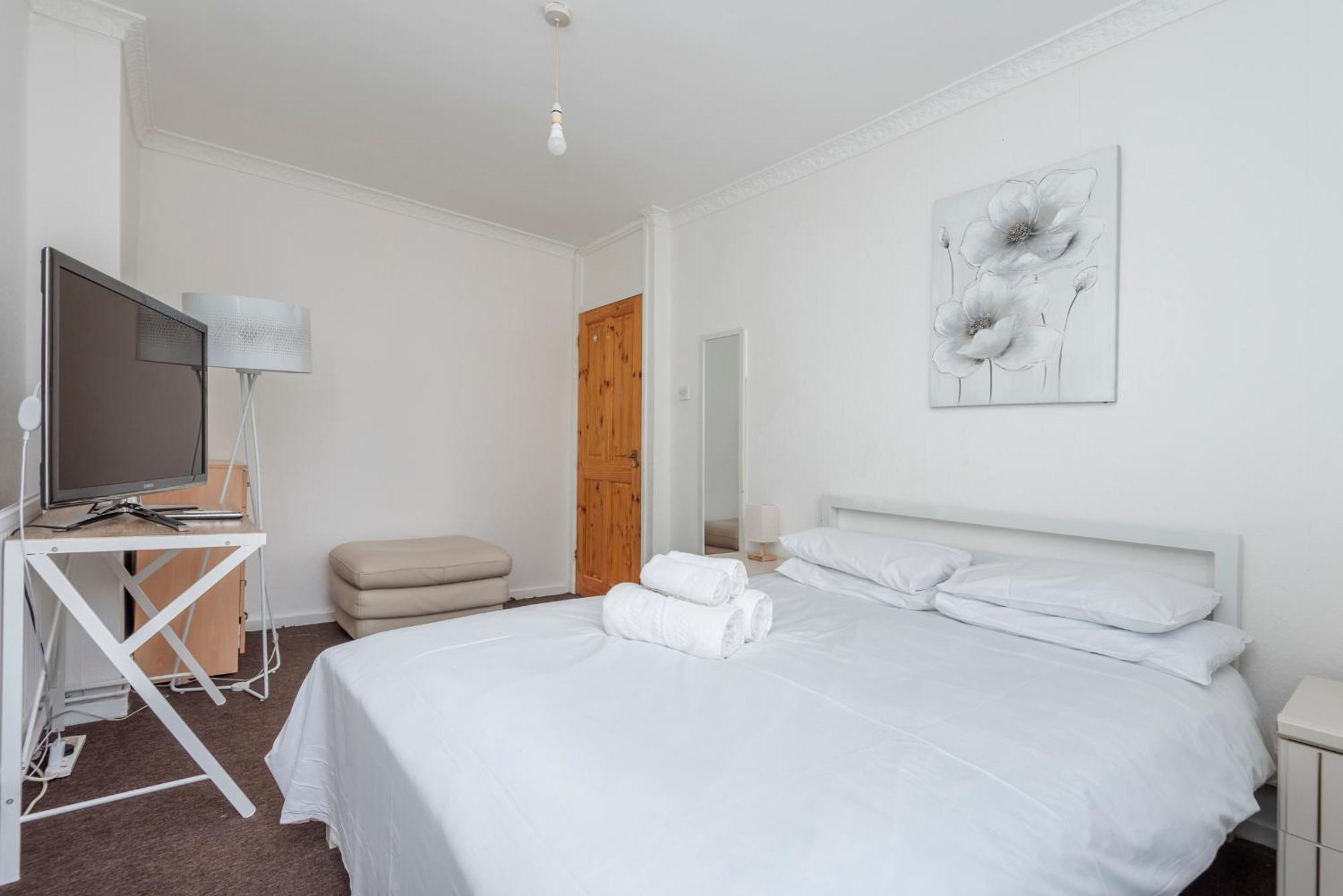 Entire 3 Bedroom Luxury Apartment In London With Private Balcony Londres Exterior foto